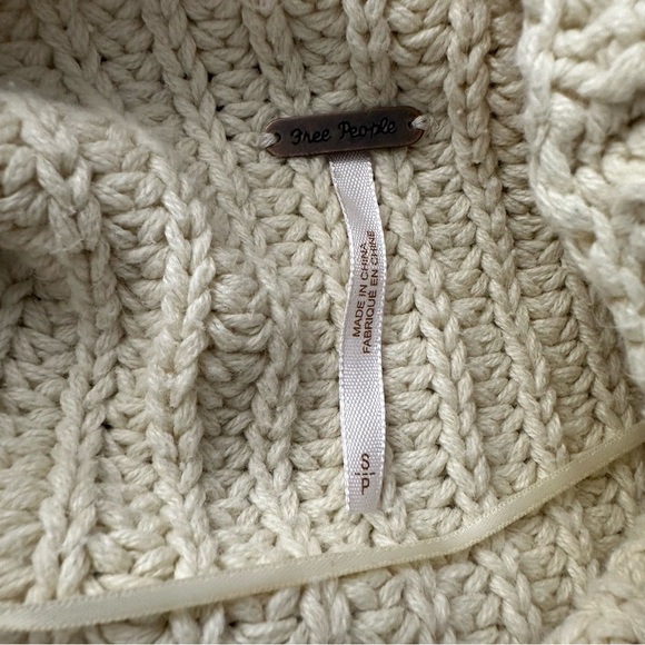 Free People Ivory Knit Sweater Size Small Oversized Crop - Picture 7 of 10